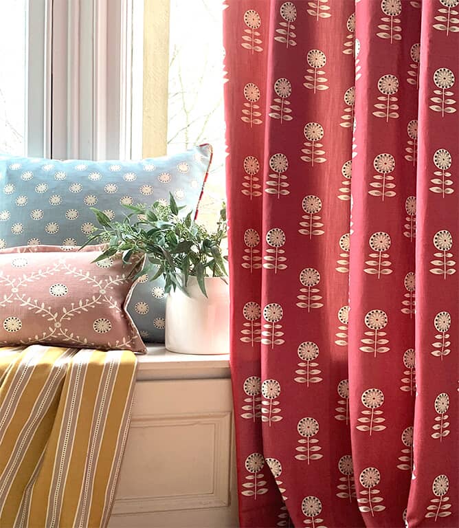 Cotswold Daisy Fabric / Raspberry Just Fabrics
