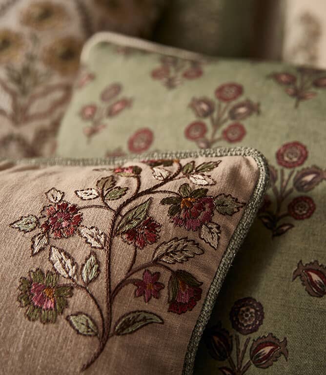 iLiv Elara Fabric / Carmine