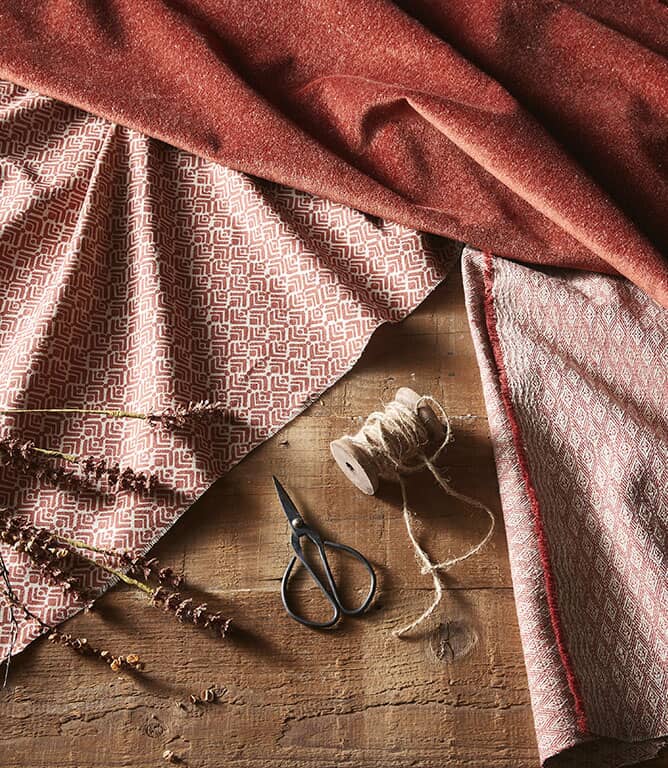 iLiv Velita Fabric / Auburn