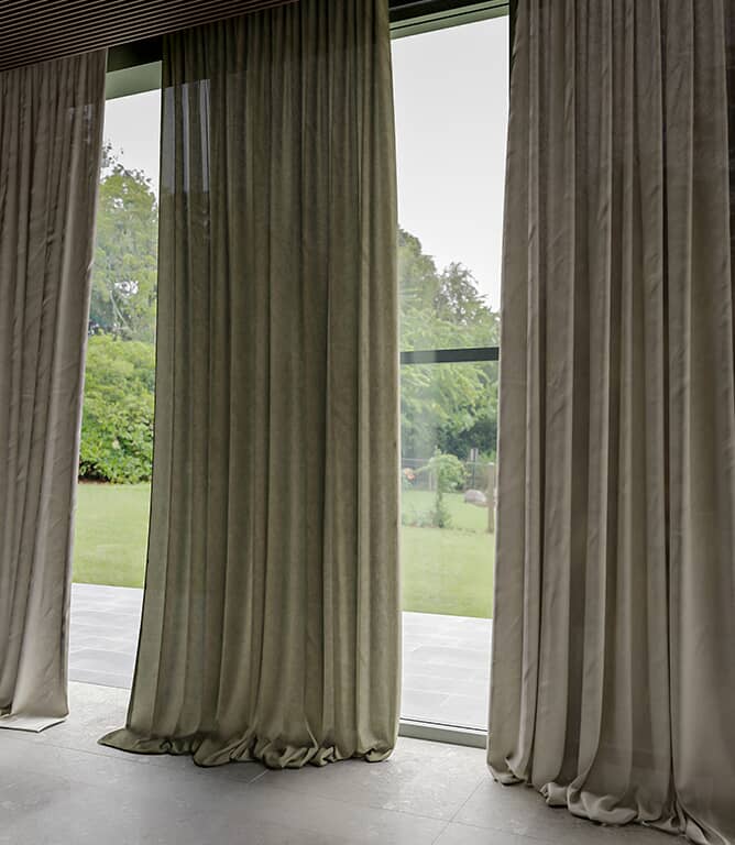 Warwick Fabrics Laundered Linen Fabric / Thunder