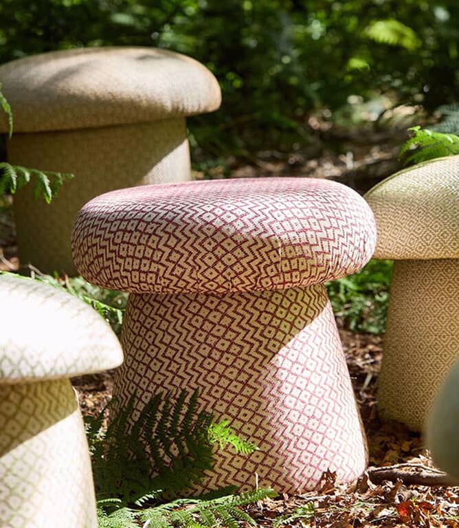 Sanderson Cheslyn Fabric / Claret / Cream