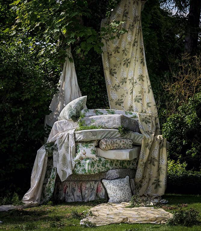 Sanderson Chestnut Tree Fabric / Seaspray / Peony