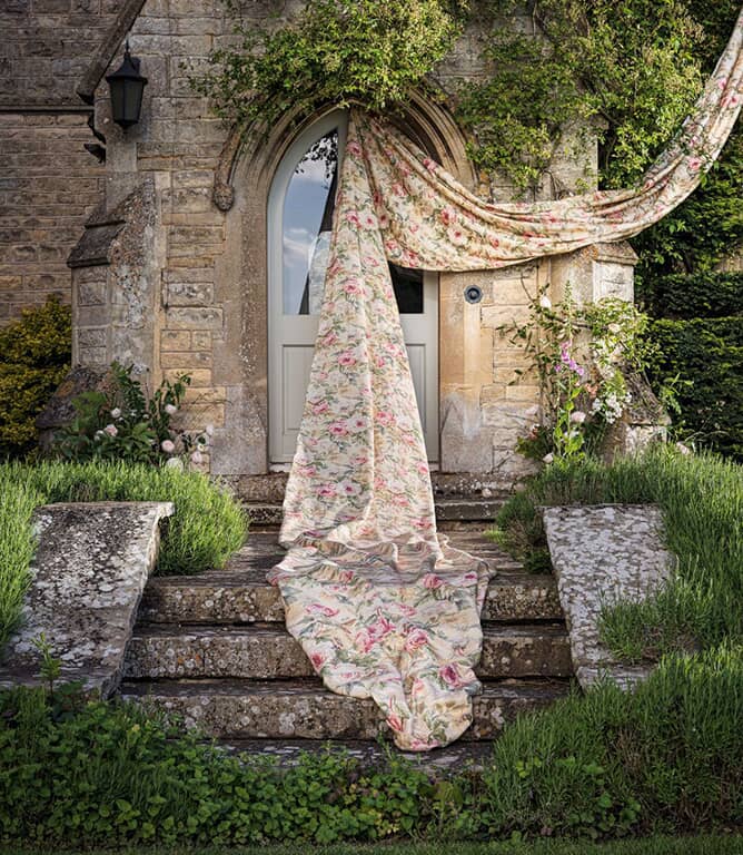 Sanderson Amelia Rose Fabric / Wedgwood / Rose