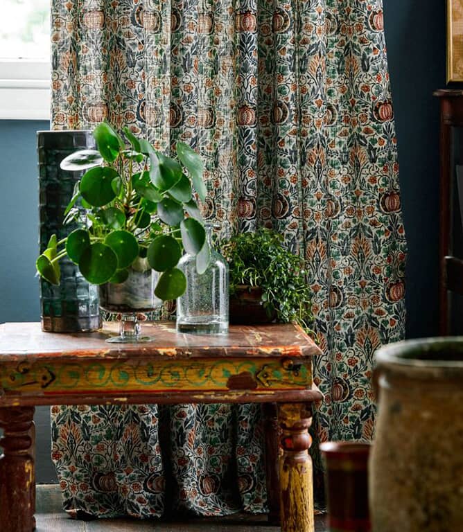 Morris & Co Little Chintz Fabric / Indigo / Carmine