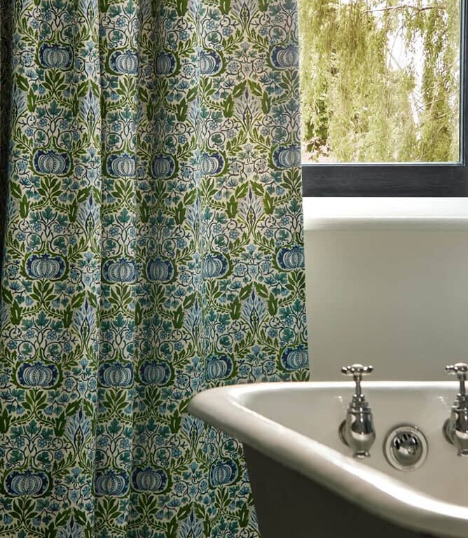 Morris & Co Little Chintz Fabric / Indigo / Carmine