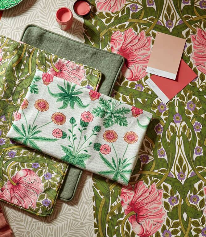 Morris & Co Daisy Fabric / Strawberry Fields