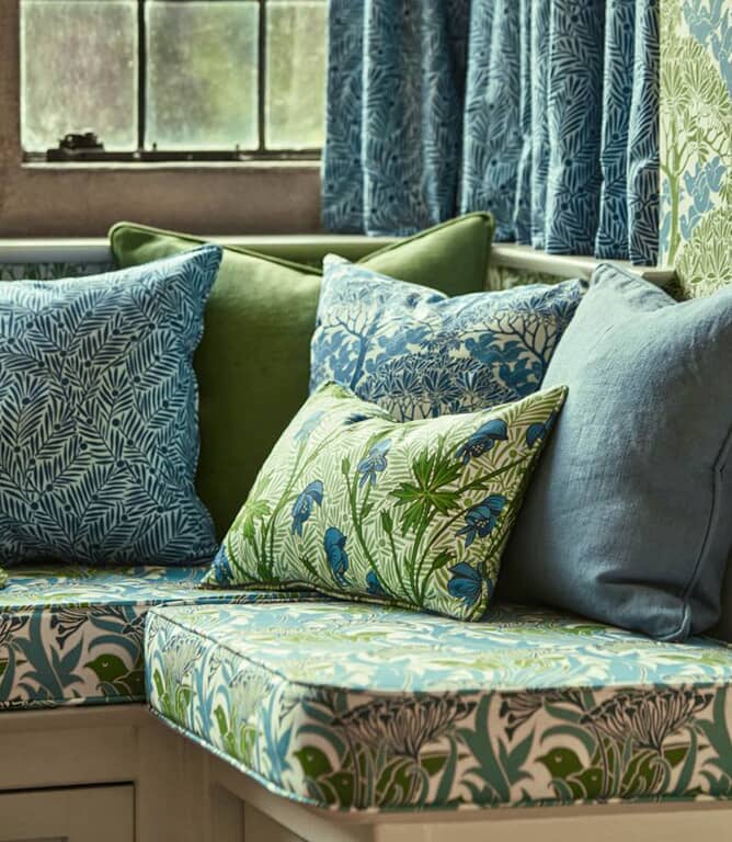 Morris & Co Laceflower Fabric / Pistachio / Lichen