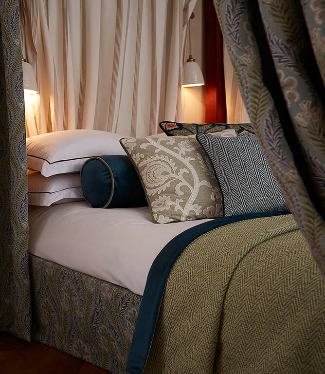 iLiv Verini Fabric / Sapphire