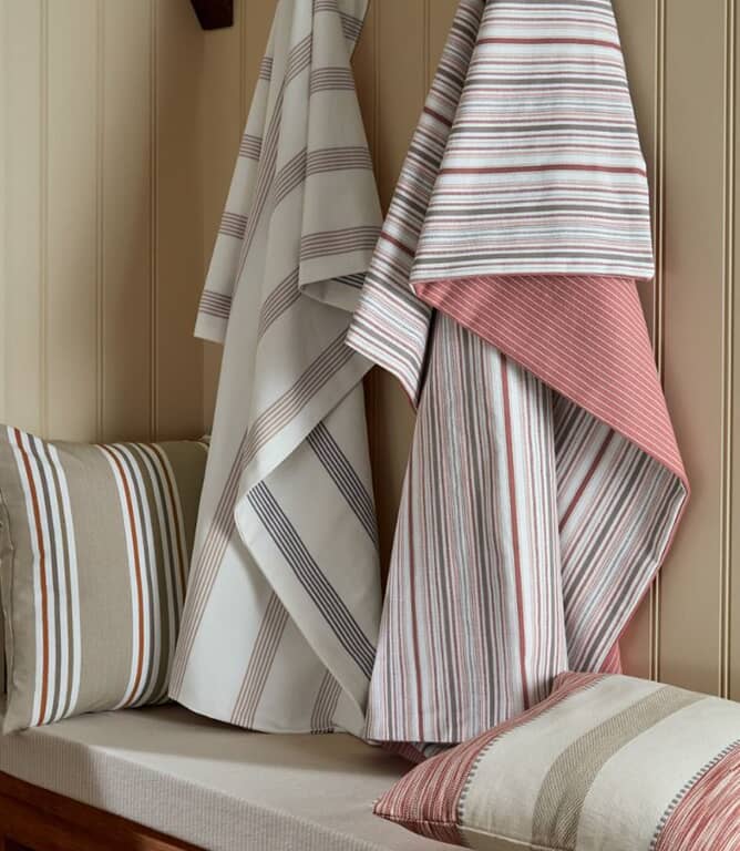 iLiv Portland Fabric / Raspberry