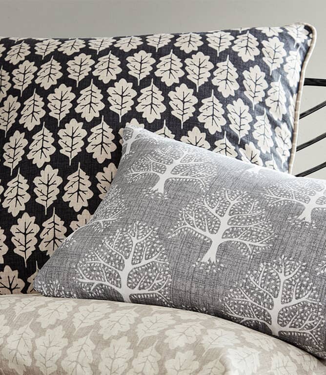 iLiv Oak Leaf Fabric / Midnight